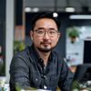 SEO 策略师王浩然的工作照，负责草榴社区在线观看相关关键词研究与内容优化